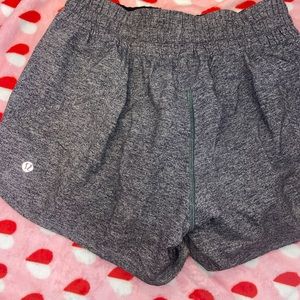 Lululemon tracker 4 inch shorts low rise size 6